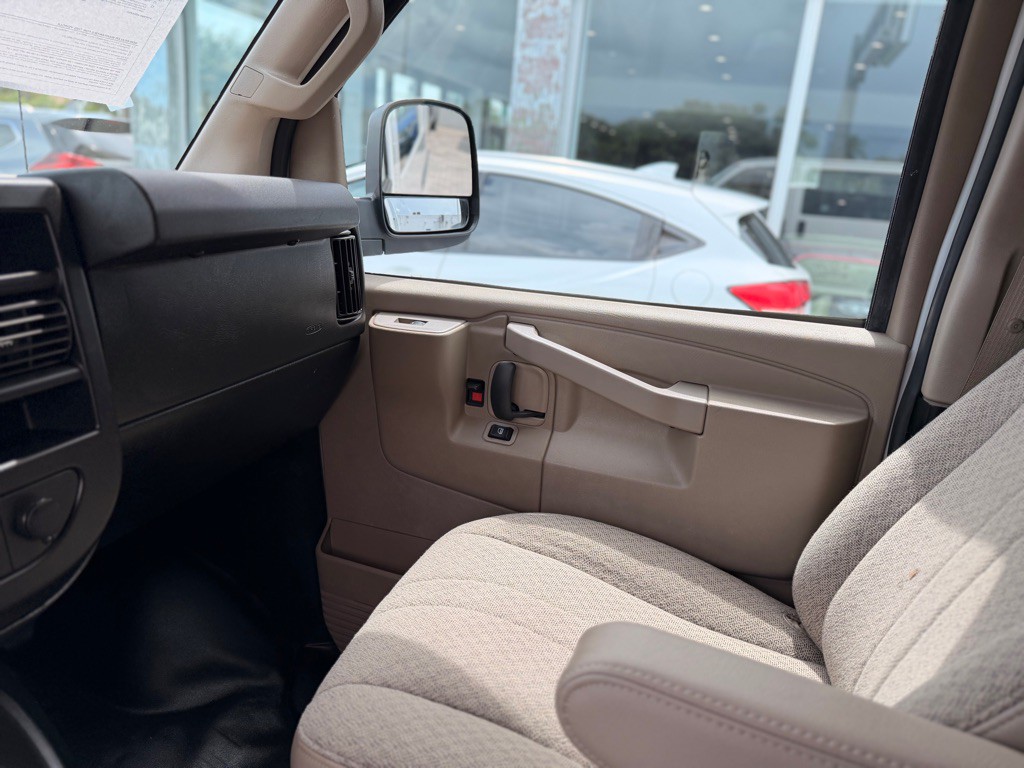 2021 Chevrolet Express Image 20