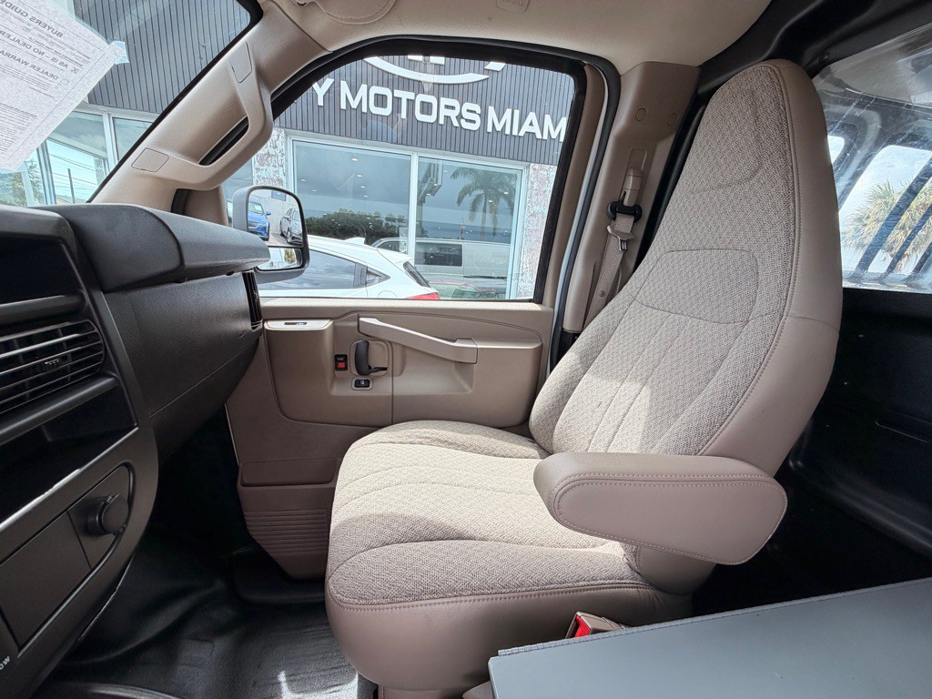 2021 Chevrolet Express Image 21