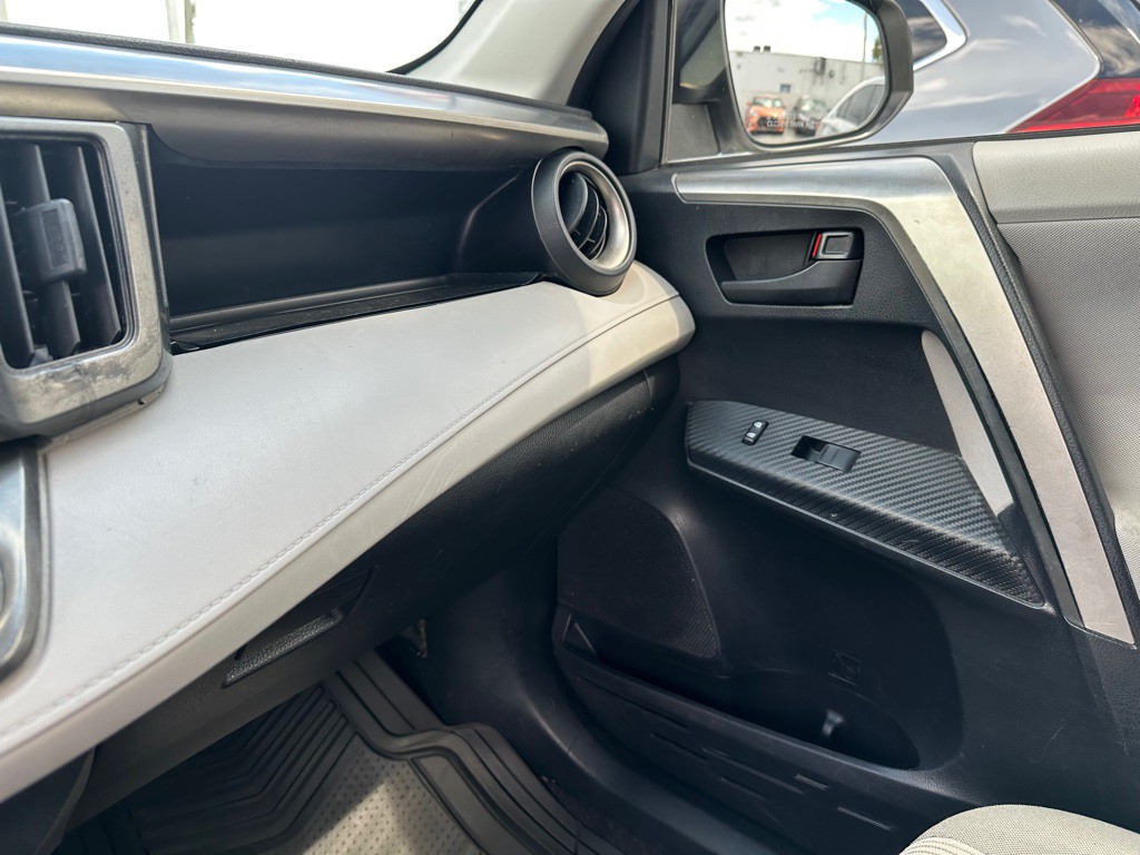 2013 Toyota Rav4 Image 17