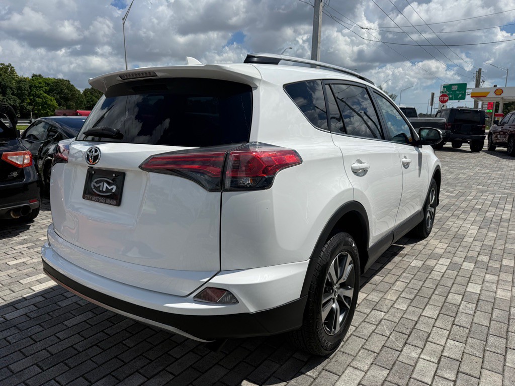 2018 Toyota Rav4 Image 9