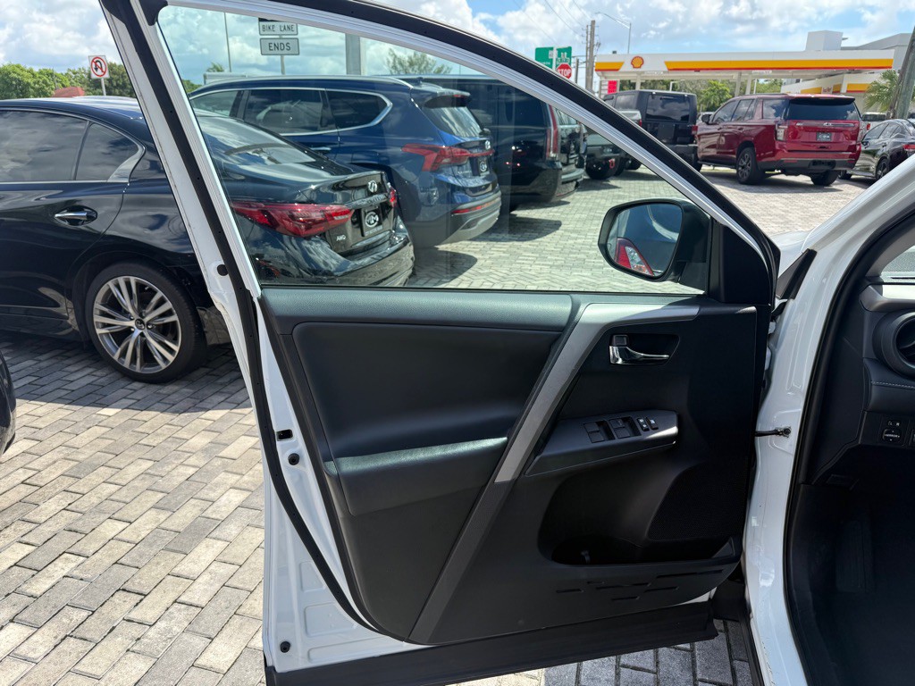 2018 Toyota Rav4 Image 30