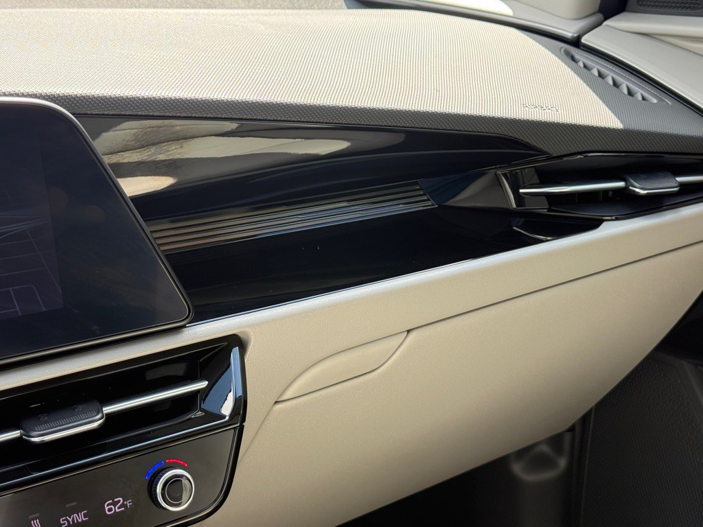 2023 Kia Niro Image 25