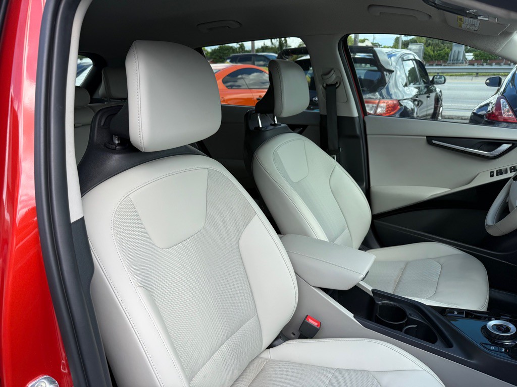 2023 Kia Niro Image 30