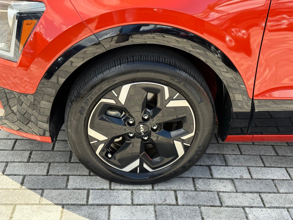 2023 Kia Niro Image 39