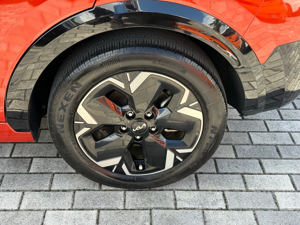 2023 Kia Niro Image 40