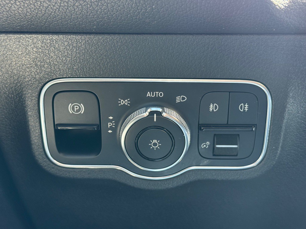 2020 Mercedes-Benz GLB Image 26