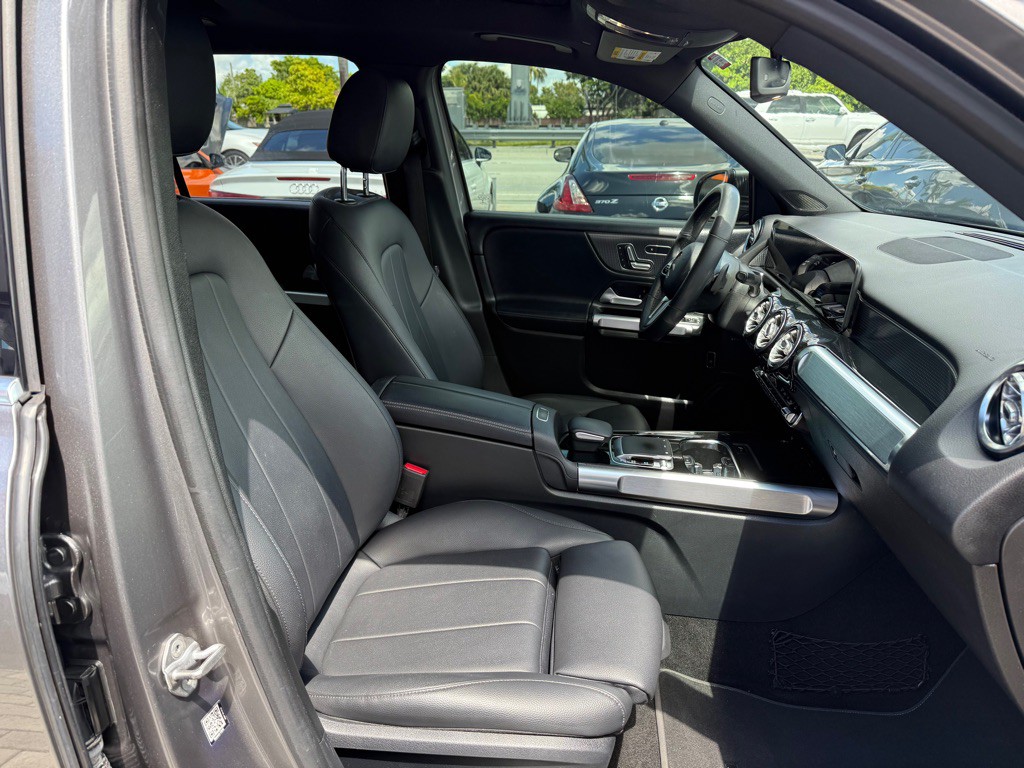 2020 Mercedes-Benz GLB Image 30