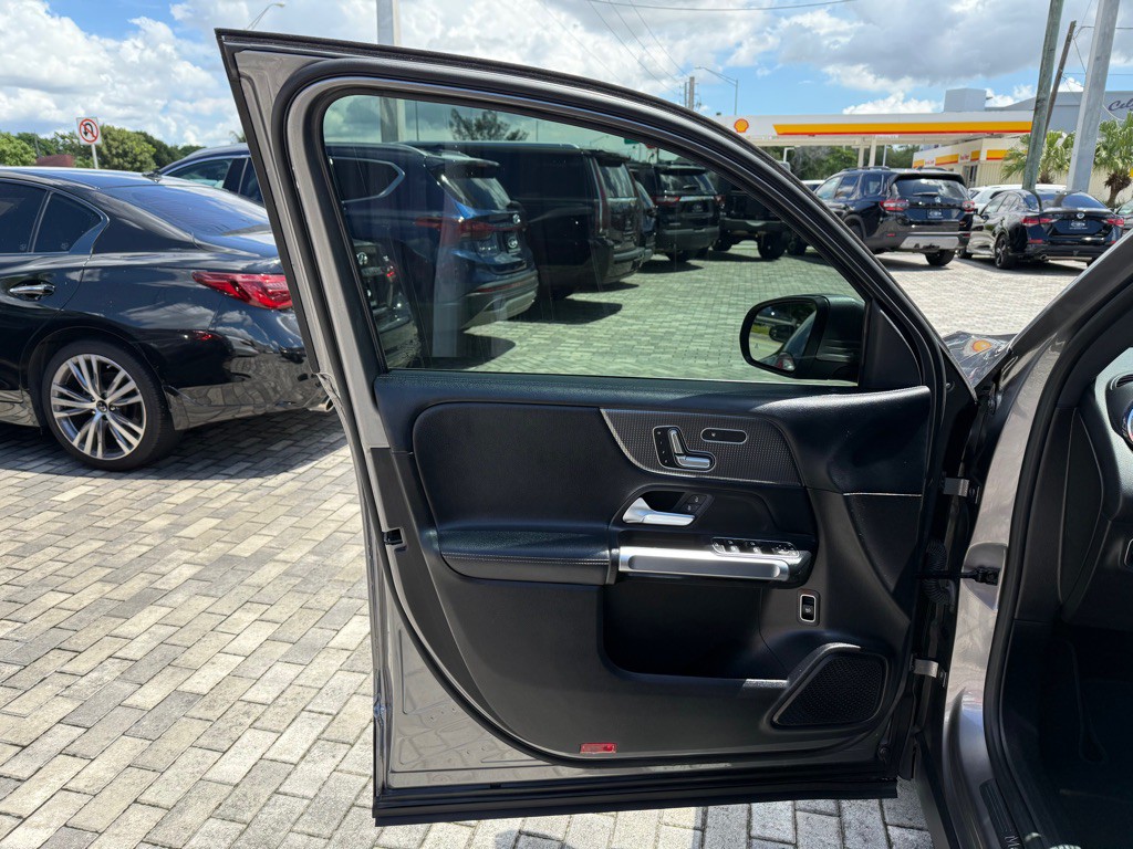 2020 Mercedes-Benz GLB Image 41