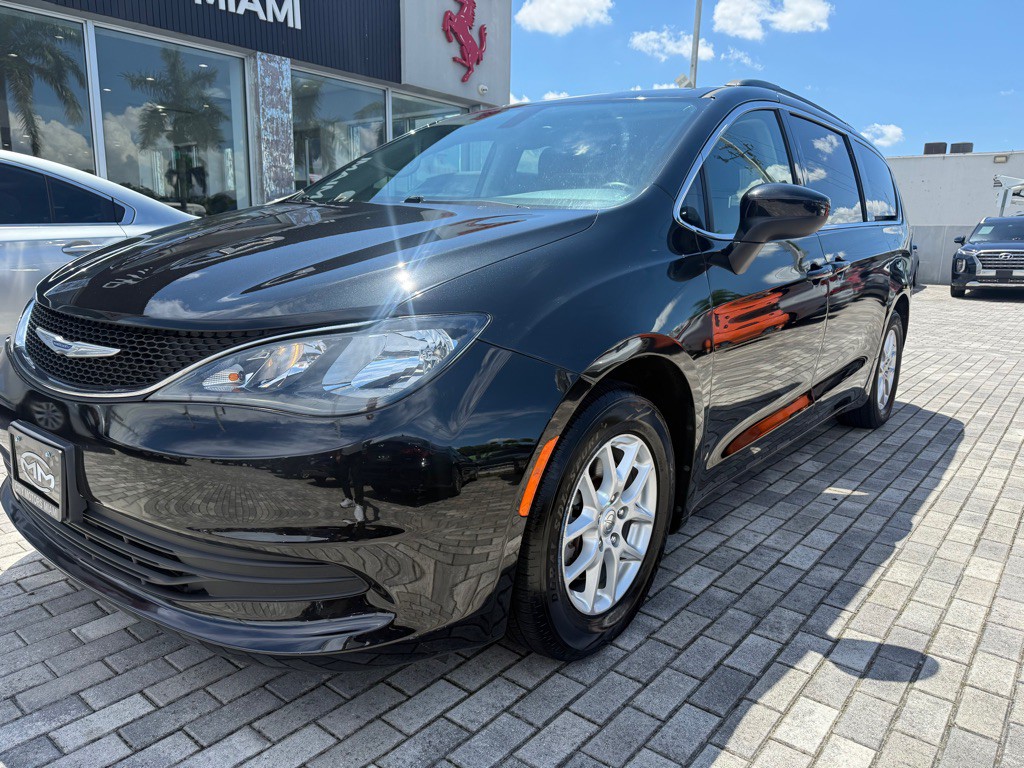2020 Chrysler Voyager Image 3