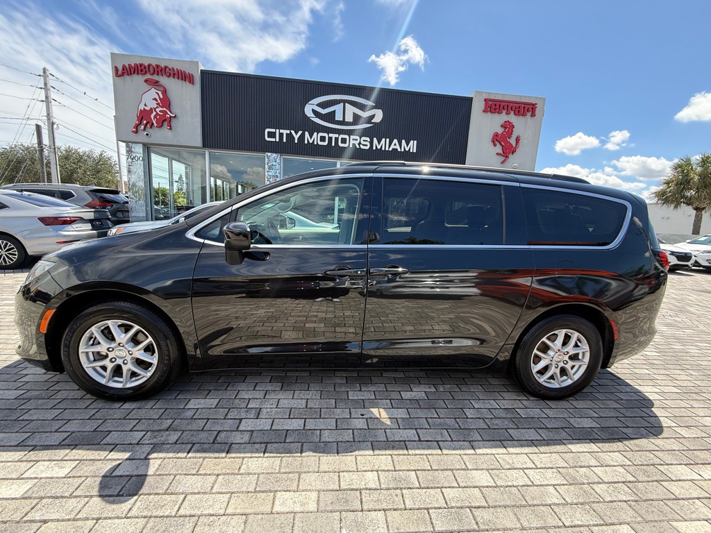 2020 Chrysler Voyager Image 4