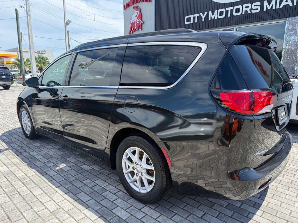 2020 Chrysler Voyager Image 5