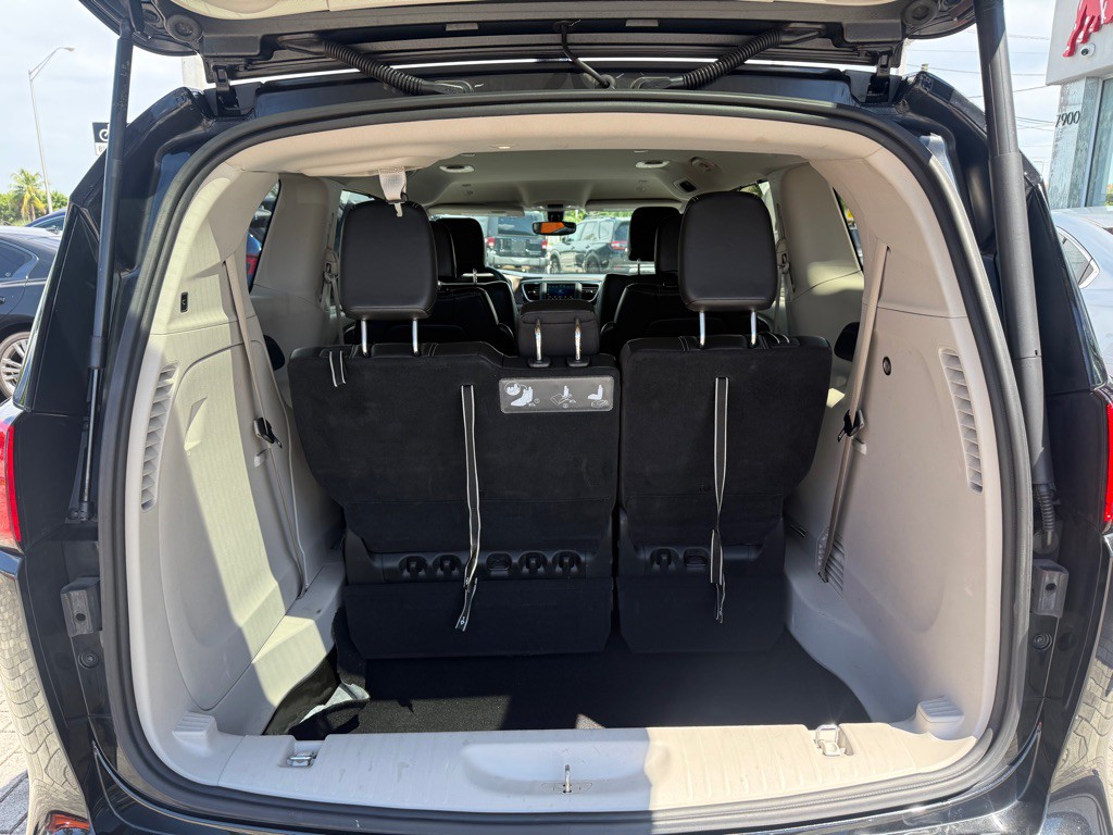 2020 Chrysler Voyager Image 7