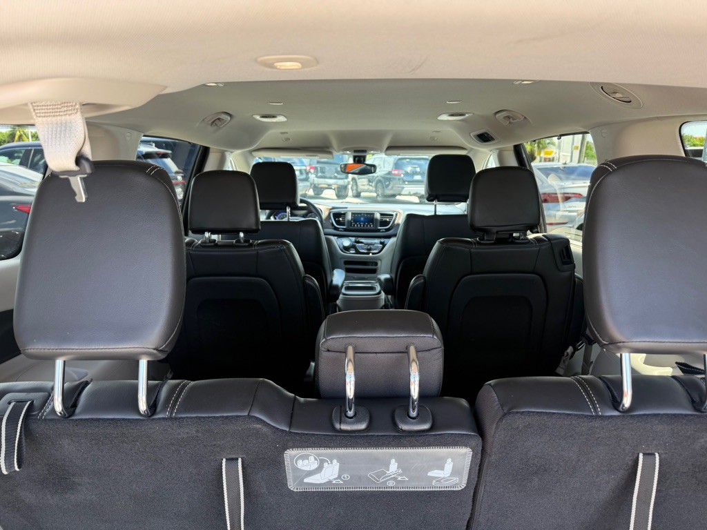 2020 Chrysler Voyager Image 8