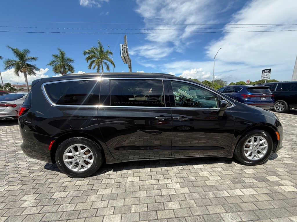 2020 Chrysler Voyager Image 11