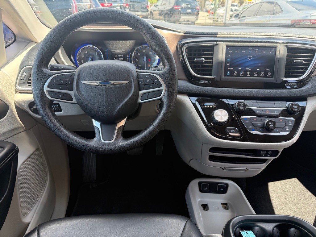 2020 Chrysler Voyager Image 12