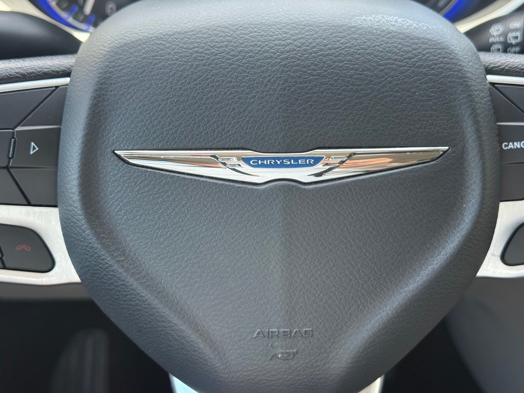 2020 Chrysler Voyager Image 16