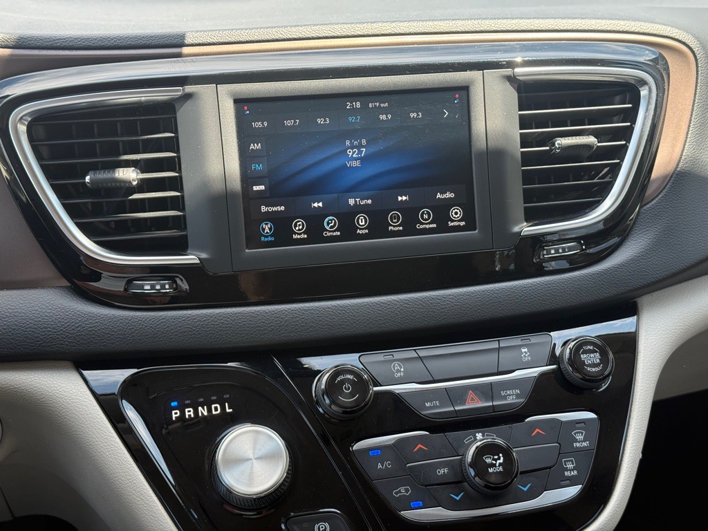 2020 Chrysler Voyager Image 20