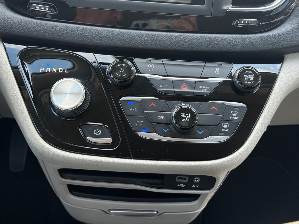 2020 Chrysler Voyager Image 22