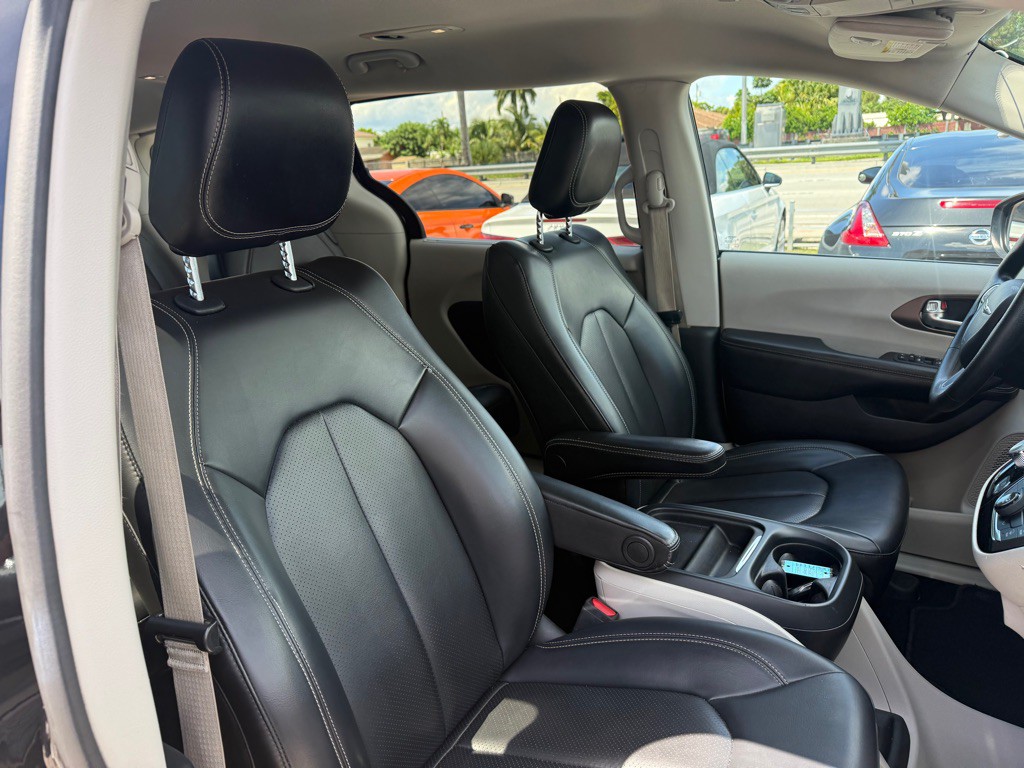 2020 Chrysler Voyager Image 27