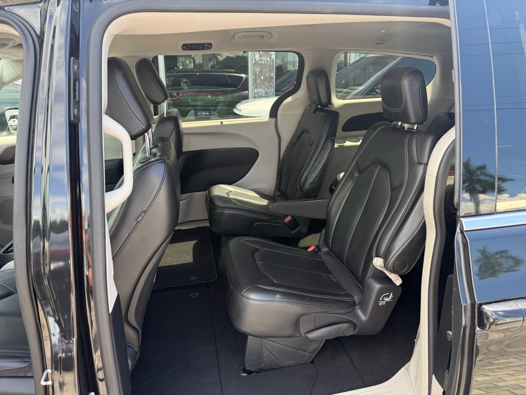 2020 Chrysler Voyager Image 34