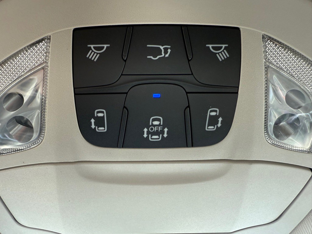 2020 Chrysler Voyager Image 37