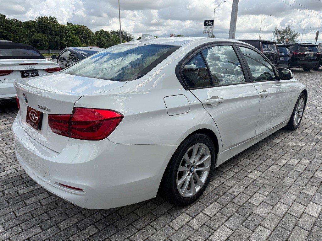 2018 BMW 3 Series Image 9