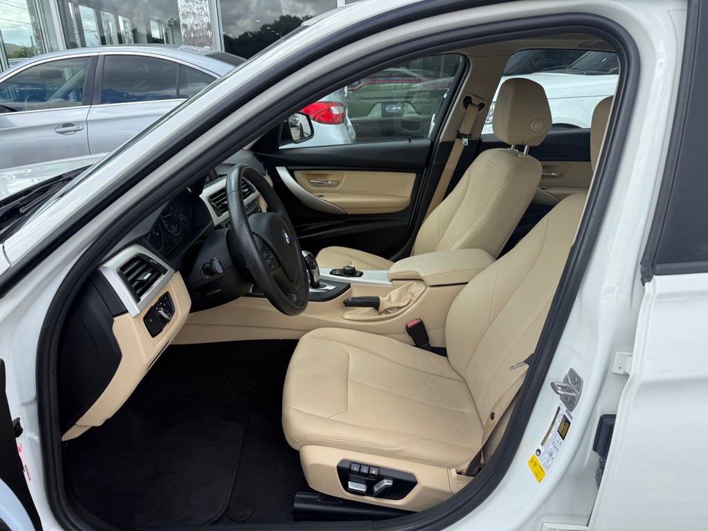 2018 BMW 3 Series Image 11