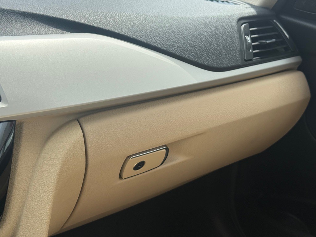 2018 BMW 3 Series Image 23