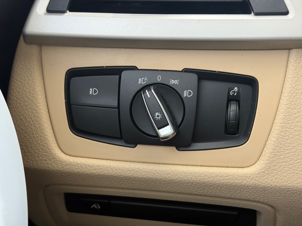 2018 BMW 3 Series Image 24