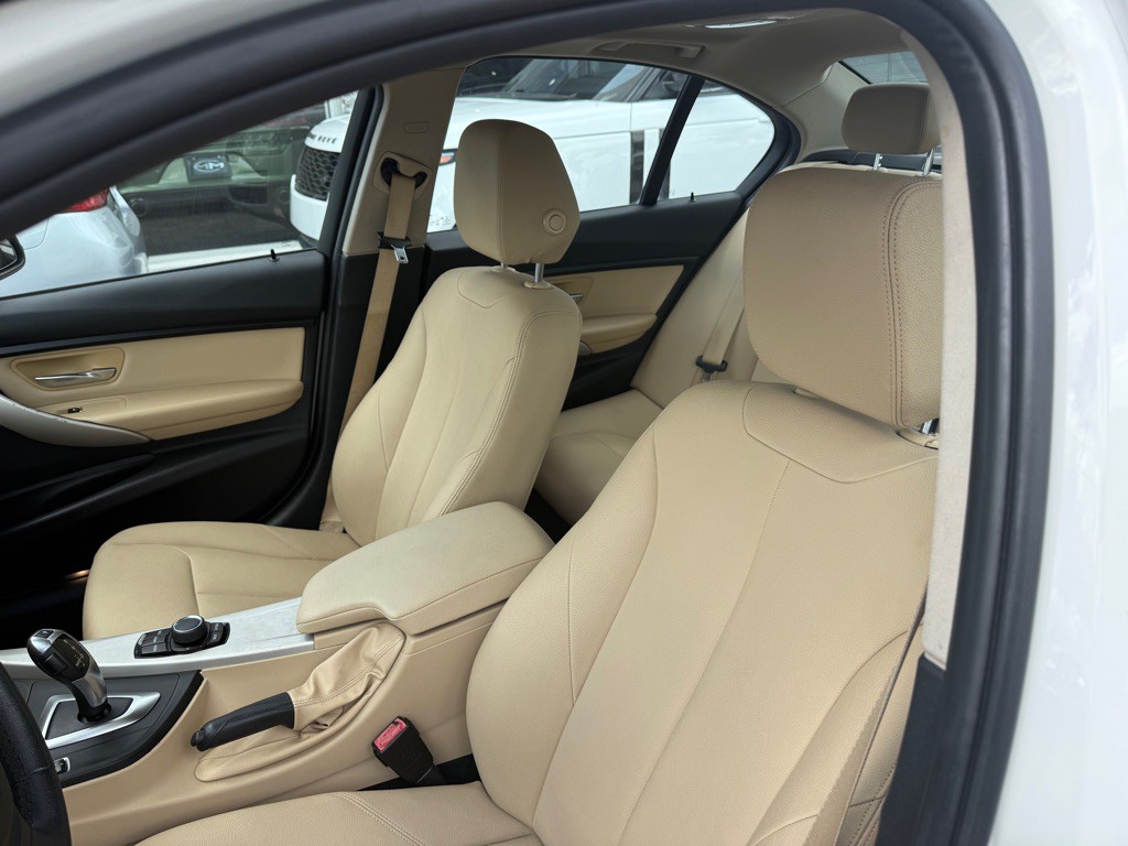 2018 BMW 3 Series Image 25