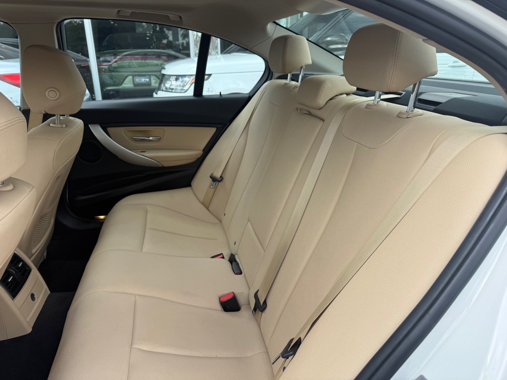 2018 BMW 3 Series Image 26