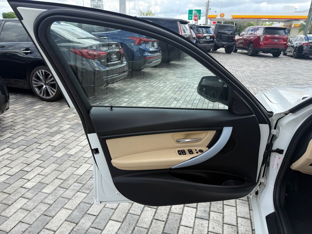 2018 BMW 3 Series Image 29