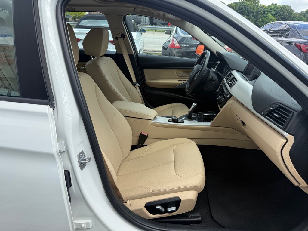2018 BMW 3 Series Image 30