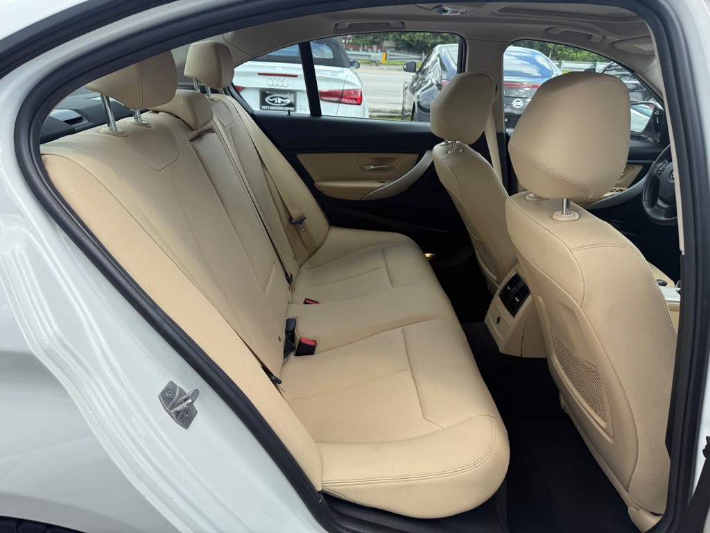 2018 BMW 3 Series Image 32