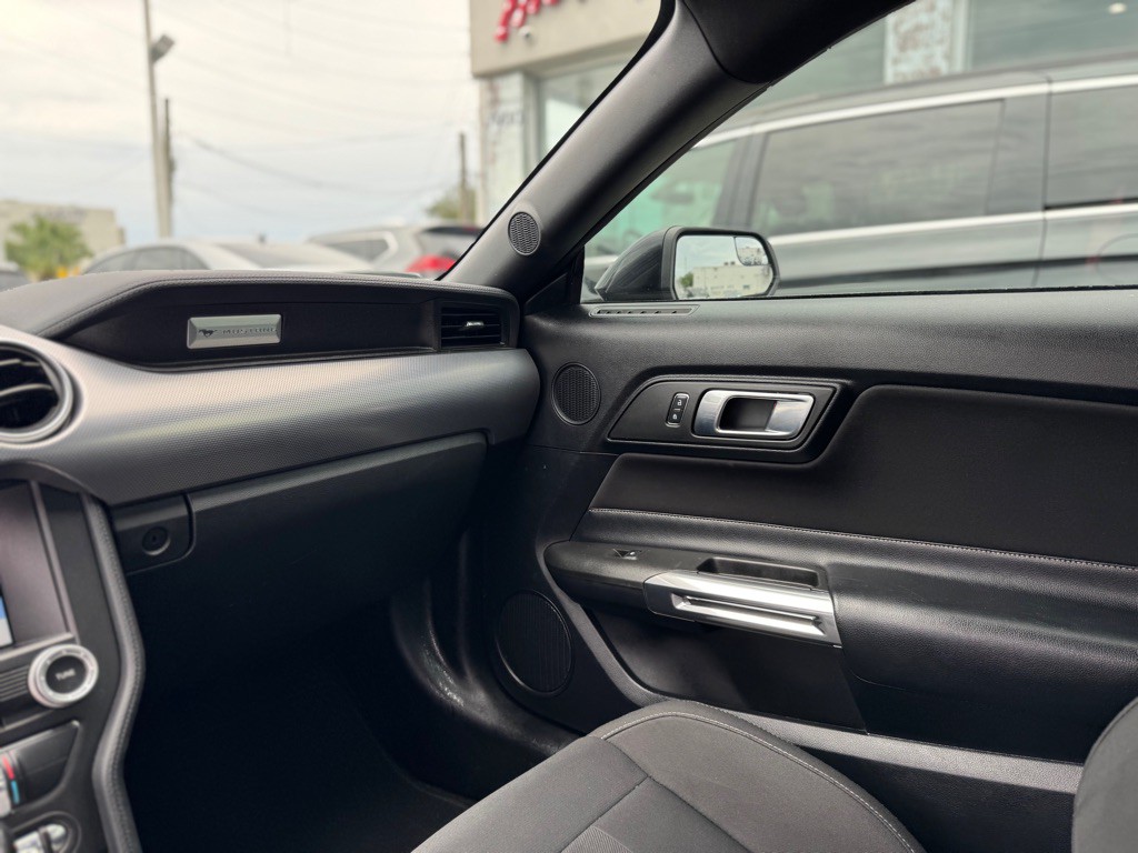 2018 Ford Mustang Image 19