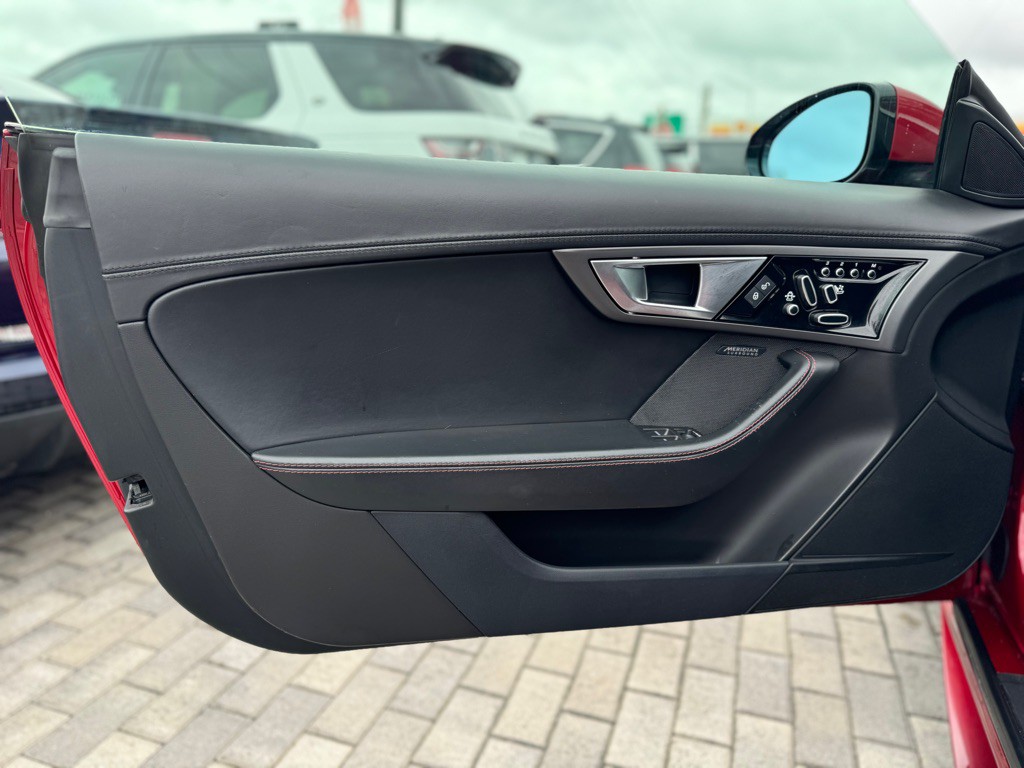 2016 Jaguar F-TYPE Image 11
