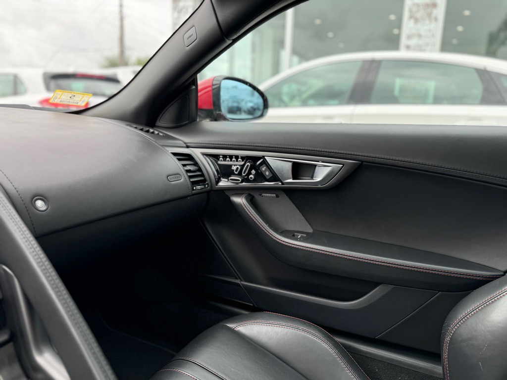 2016 Jaguar F-TYPE Image 18