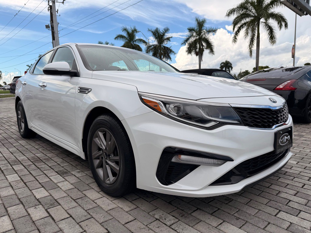 2020 Kia Optima Image 1