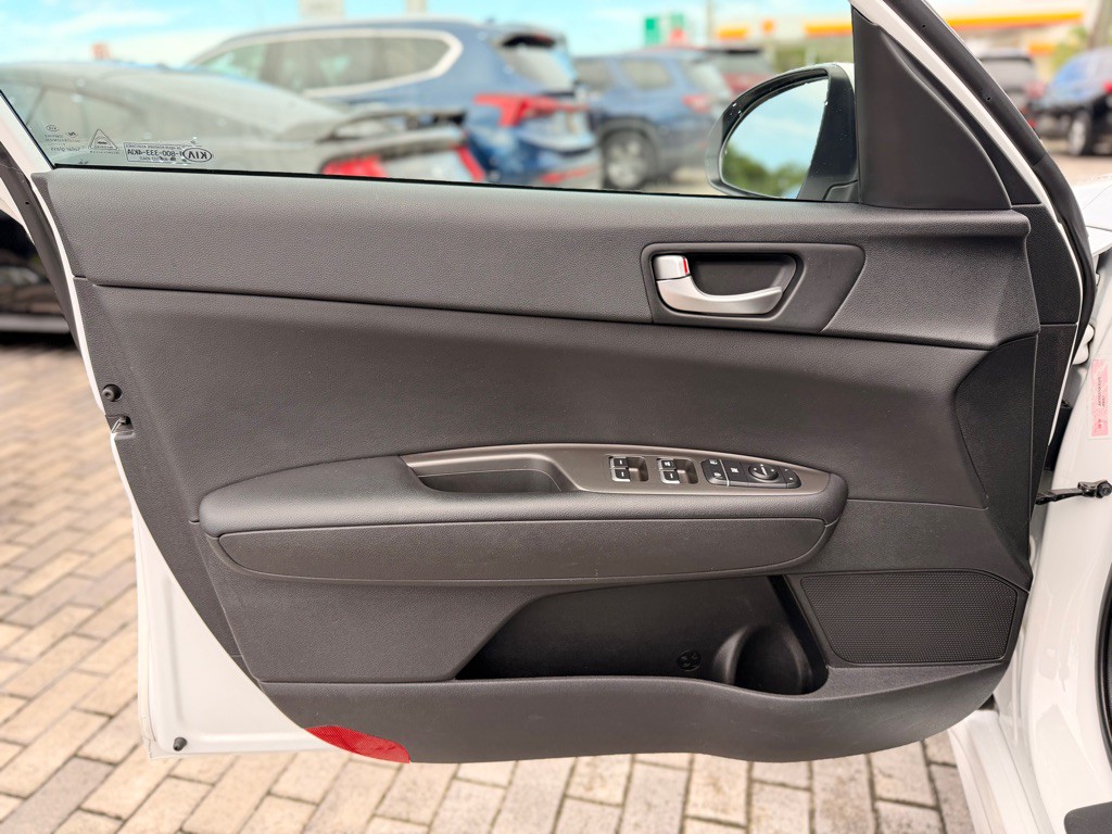 2020 Kia Optima Image 8