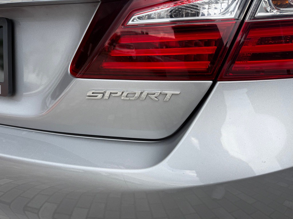 2016 Honda Accord Image 11