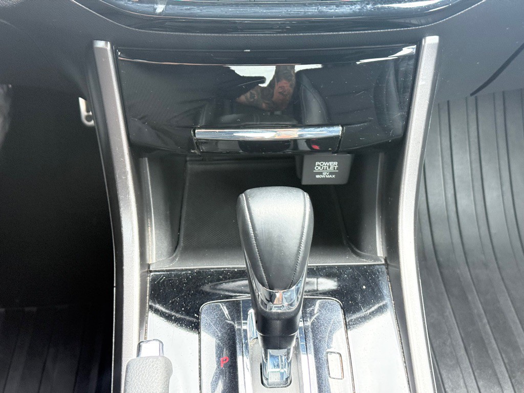 2016 Honda Accord Image 25
