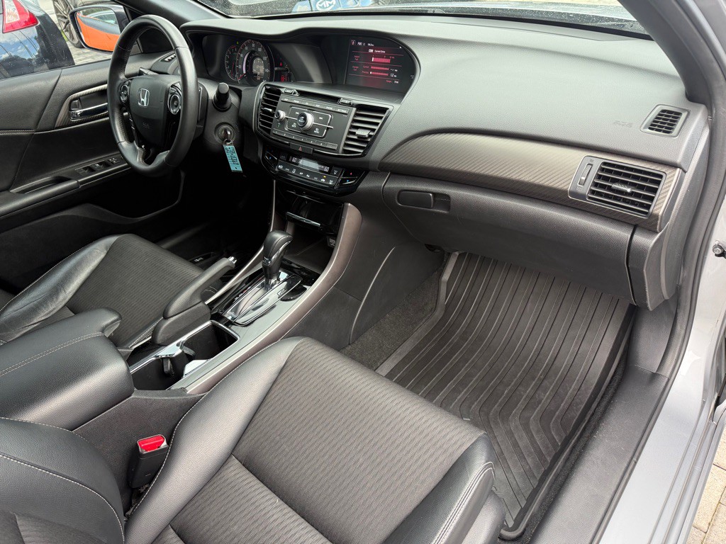 2016 Honda Accord Image 29