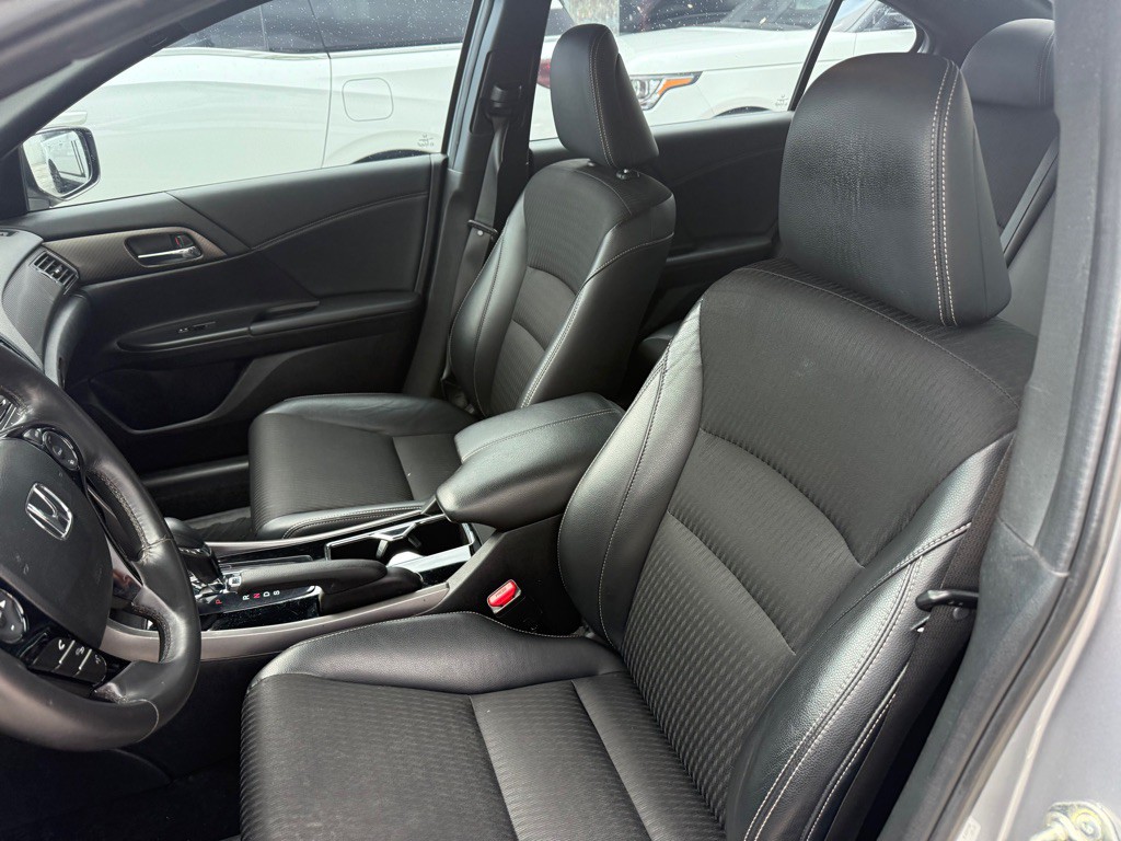 2016 Honda Accord Image 30