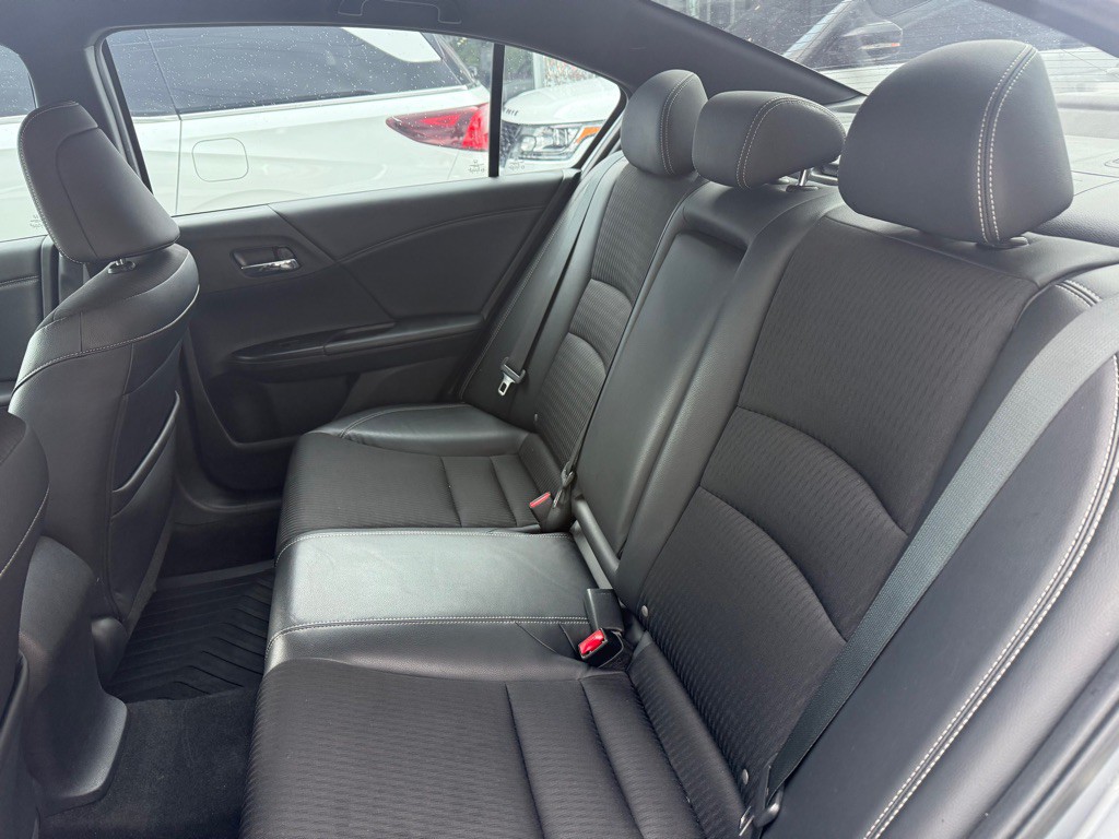 2016 Honda Accord Image 31