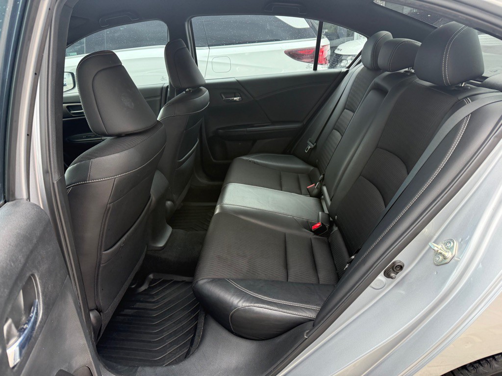 2016 Honda Accord Image 32