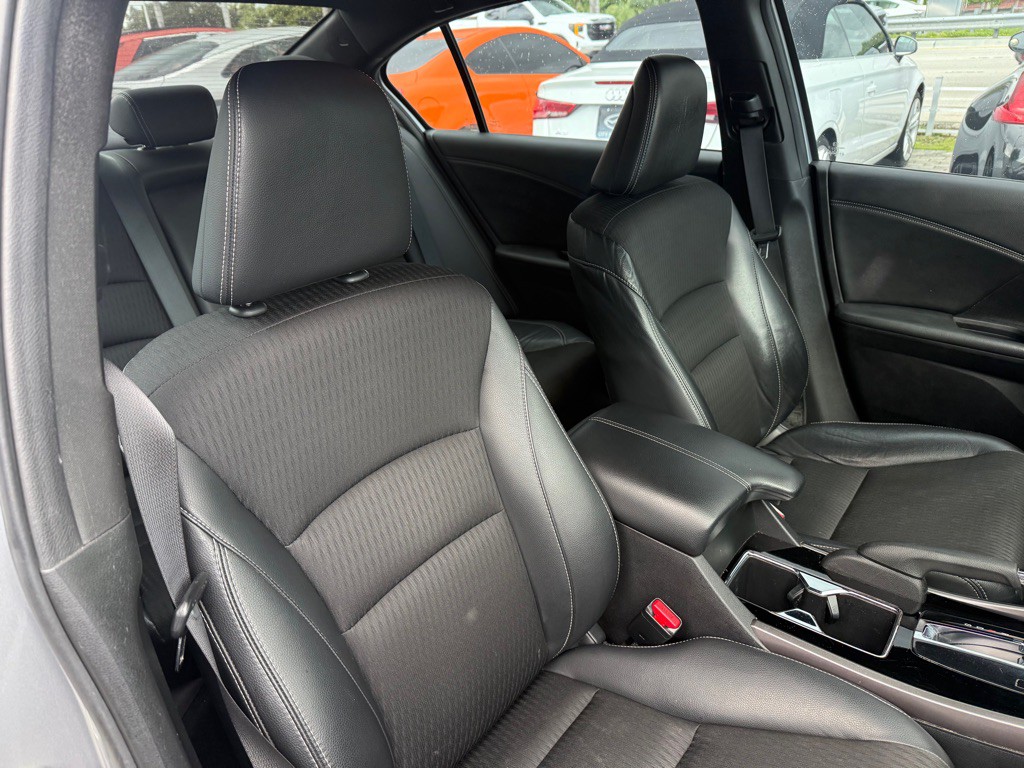 2016 Honda Accord Image 35