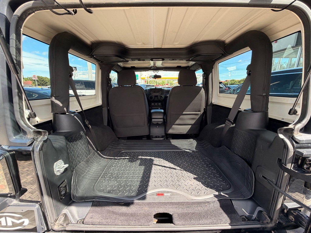 2016 Jeep Wrangler Image 9