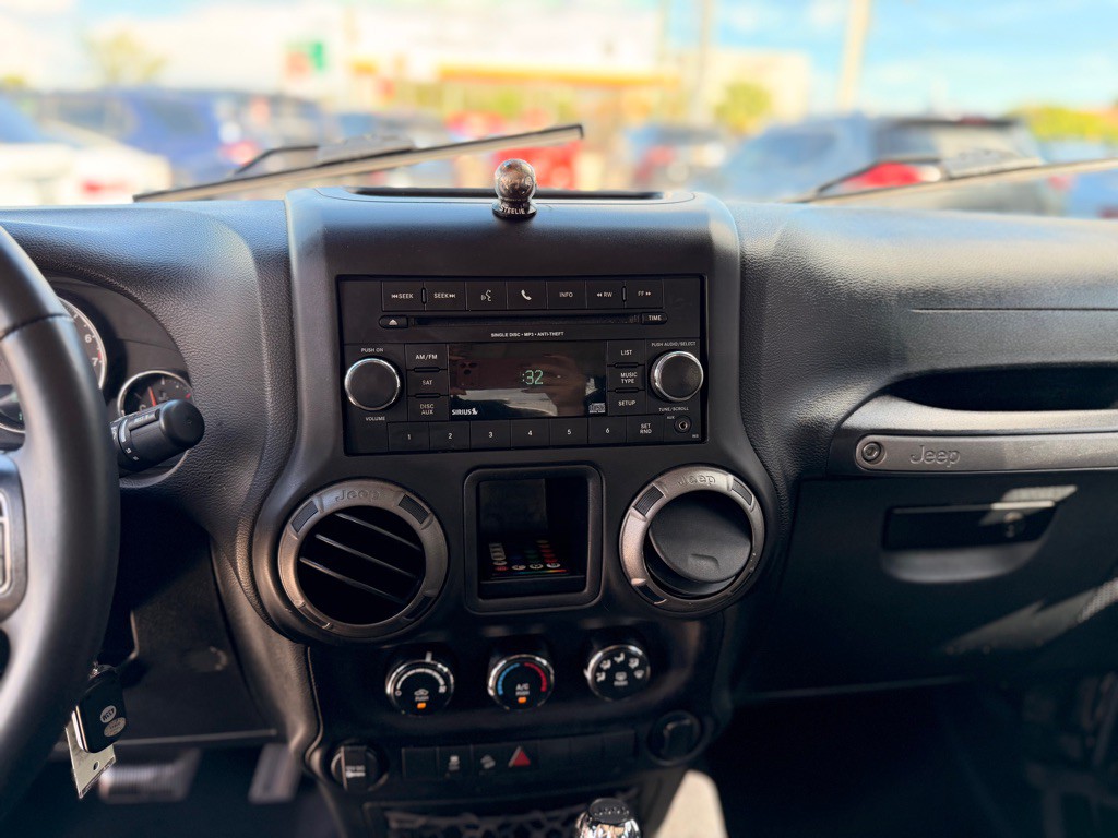 2016 Jeep Wrangler Image 16