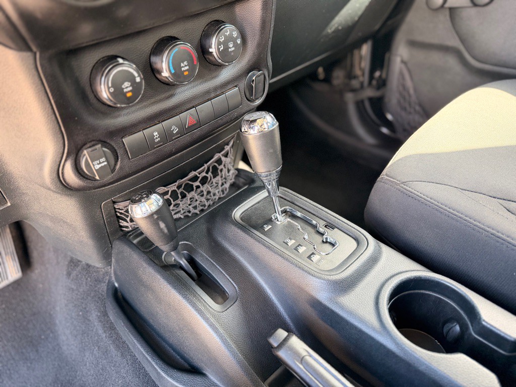 2016 Jeep Wrangler Image 17