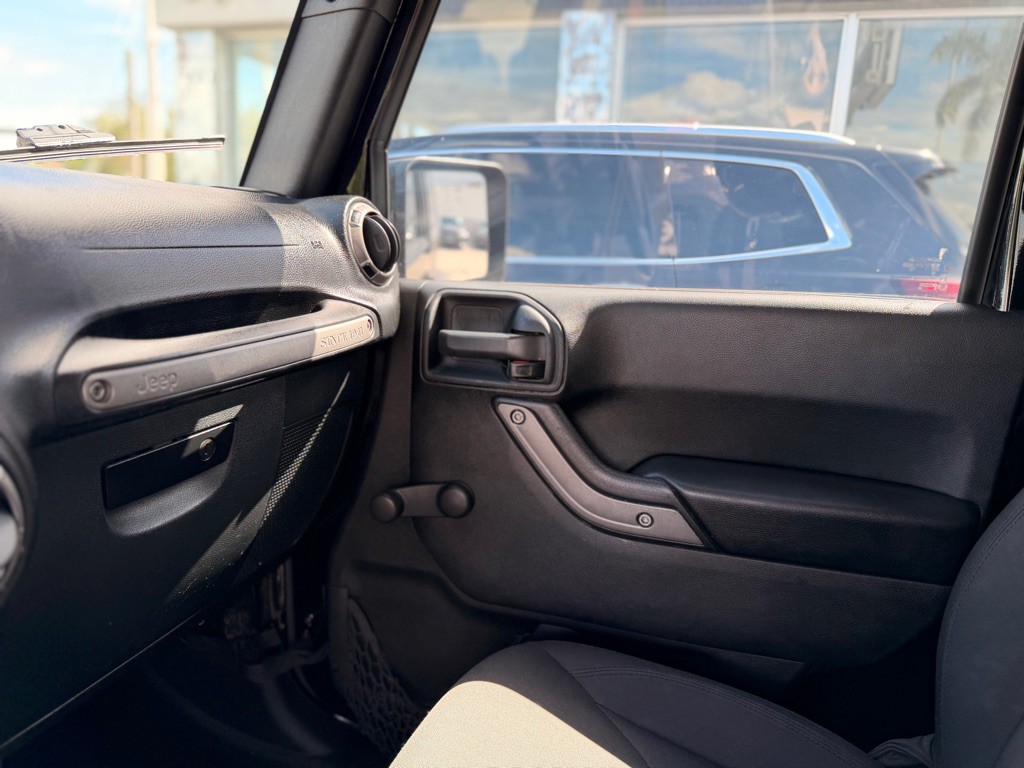 2016 Jeep Wrangler Image 18